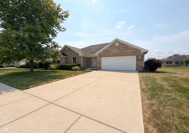 Photo 3 of Condo for sale at 1119 Manchester Dr, Brownsburg, IN 46112 | MLS# 22116463 | Listing updated on 2026-10-08