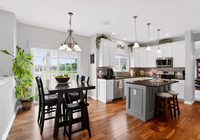 4th image of 11824 Latrobe Ct, Fishers, IN 46037 | MLS# 22116465