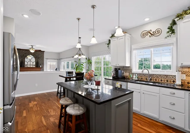 5th image of 11824 Latrobe Ct, Fishers, IN 46037 | MLS# 22116465