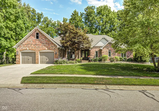 Photo 1 of Single family home for sale at 4664 Fox Moor Ln, Greenwood, IN 46143 | MLS# 22116471 | Listing updated on 2026-10-01