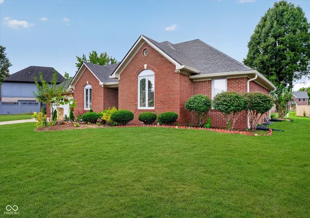 Photo 3 of Single family home for sale at 876 Bayside, Greenwood, IN 46143 | MLS# 22116472 | Listing updated on 2026-08-18