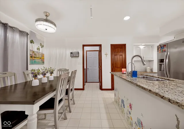 Photo 4 of Single family home for sale at 876 Bayside, Greenwood, IN 46143 | MLS# 22116472 | Listing updated on 2026-10-06
