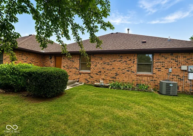 2nd image of 1118 Willow Springs Blvd, Brownsburg, IN 46112 | MLS# 22116474