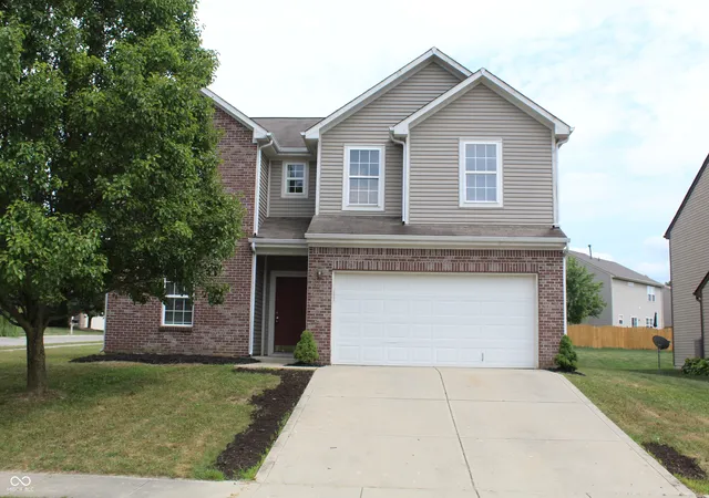 Photo 2 of Sale Pending at 6455 Enclave Blvd, Greenwood, IN 46143 | MLS# 22116482 | Listing updated on 2026-09-21