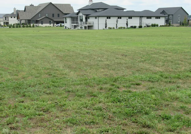 4th image of 10650 Geist View Dr, Fishers, IN 46055 | MLS# 22116490