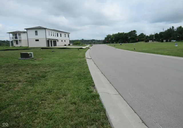 5th image of 10650 Geist View Dr, Fishers, IN 46055 | MLS# 22116490