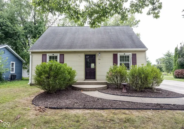 1st image of 715 Homewood Dr, Carmel, IN 46280 | MLS# 22116492