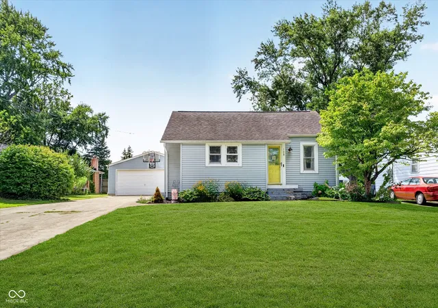 1st image of 139 Nursery Rd, Anderson, IN 46012 | MLS# 22116495