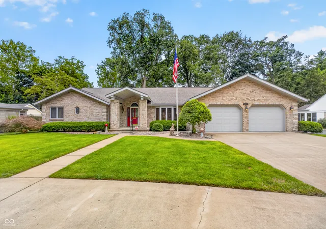 1st image of 1023 Hawthorne Dr, Columbus, IN 47203 | MLS# 22116513