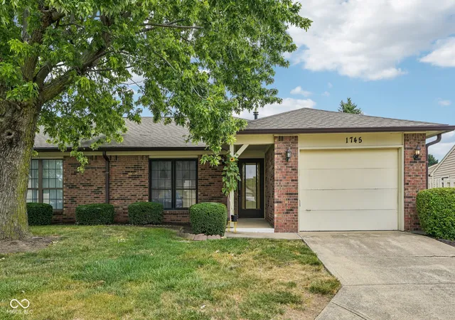 Condo for sale at 1745 N Wellesley Cmns, Indianapolis, IN 46219 | MLS# 22116520