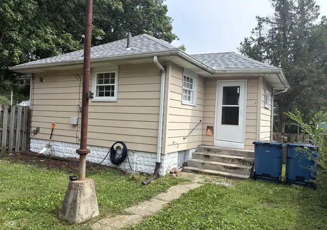 Photo 2 of Single family home for sale at 2016 Washington Ave, Terre Haute, IN 47803 | MLS# 22116545 | Listing updated on 2026-08-28
