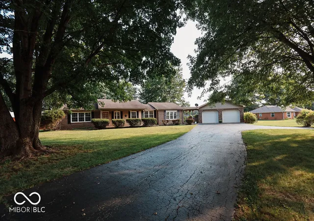 Photo 3 of Sale Pending at 8495 Big Bnd Rd, Martinsville, IN 46151 | MLS# 22116546 | Listing updated on 2026-09-04