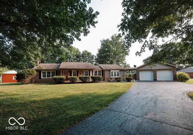 Photo 4 of Sale Pending at 8495 Big Bnd Rd, Martinsville, IN 46151 | MLS# 22116546 | Listing updated on 2026-09-04