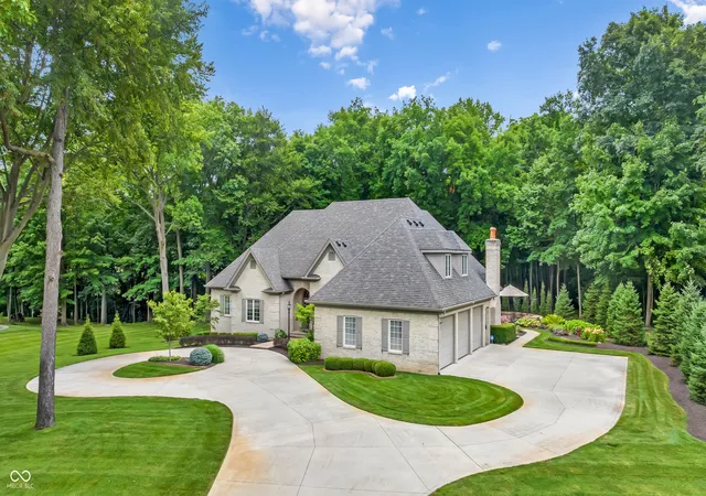 Photo 3 of Single family home for sale at 924 Woodcrest Way, Anderson, IN 46012 | MLS# 22116562 | Listing updated on 2026-08-05