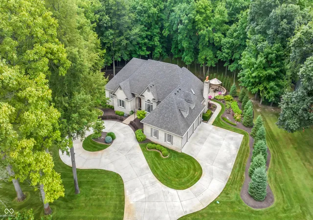 Photo 4 of Single family home for sale at 924 Woodcrest Way, Anderson, IN 46012 | MLS# 22116562 | Listing updated on 2026-08-05