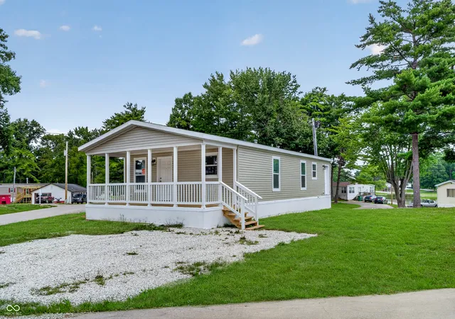 2nd image of 67 Echo Lake Dr W, Mooresville, IN 46158 | MLS# 22116563
