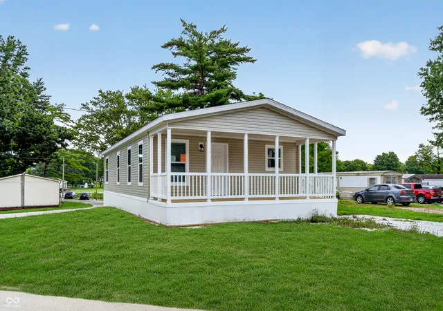 3rd image of 67 Echo Lake Dr W, Mooresville, IN 46158 | MLS# 22116563