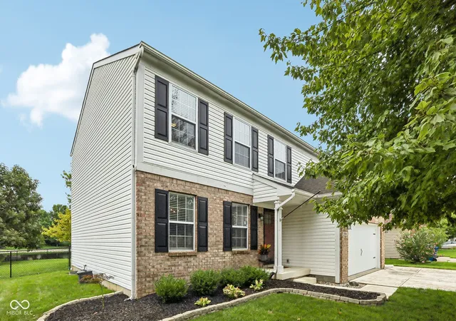 3rd image of 7974 Cobblesprings Dr, Avon, IN 46123 | MLS# 22116567