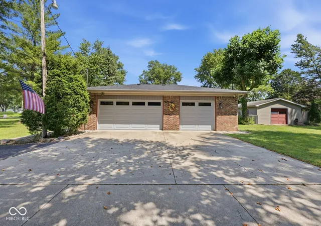 Photo 4 of Single family home for sale at 313 E 275 South, Shelbyville, IN 46176 | MLS# 22116572 | Listing updated on 2026-09-04