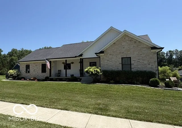 1st image of 860 N Abigail Ln, Ellettsville, IN 47429 | MLS# 22116573
