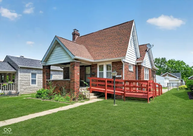 1st image of 955 Lesley Ave, Indianapolis, IN 46219 | MLS# 22116574