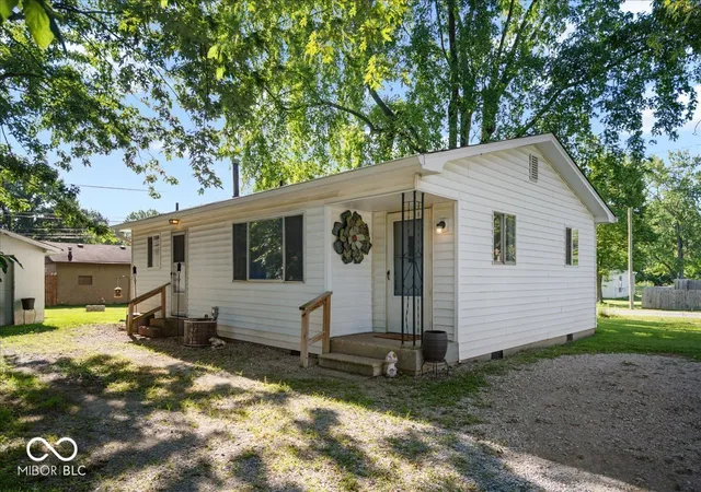 Photo 1 of Sale Pending at 4235 S Biltmore Ave, Indianapolis, IN 46221 | MLS# 22116577 | Listing updated on 2026-10-07