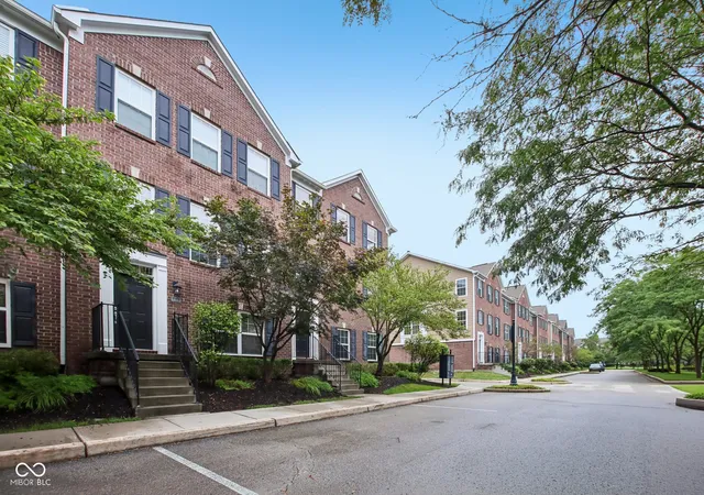 Photo 3 of Townhouse for sale at 897 Rosalind Pl, Carmel, IN 46032 | MLS# 22116582 | Listing updated on 2026-09-28