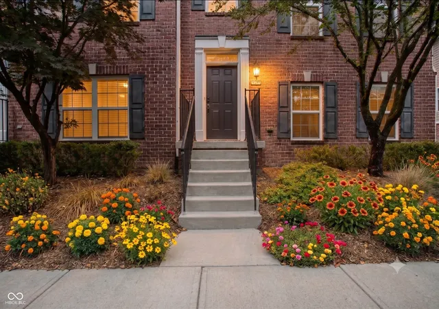 Photo 4 of Townhouse for sale at 897 Rosalind Pl, Carmel, IN 46032 | MLS# 22116582 | Listing updated on 2026-09-28