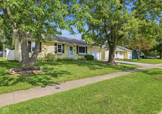 2nd image of 2002 Manor Dr, Lebanon, IN 46052 | MLS# 22116592