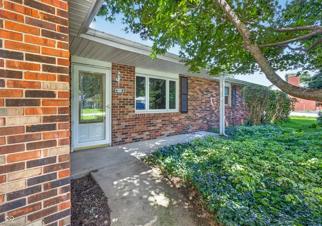 Photo 3 of Single family home for sale at 5370 E Forster Ave, Columbus, IN 47201 | MLS# 22116608 | Listing updated on 2026-09-23