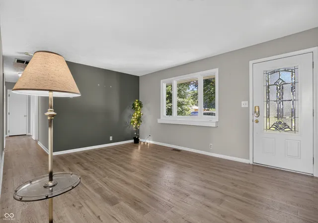 Photo 4 of Single family home for sale at 5370 E Forster Ave, Columbus, IN 47201 | MLS# 22116608 | Listing updated on 2026-09-23