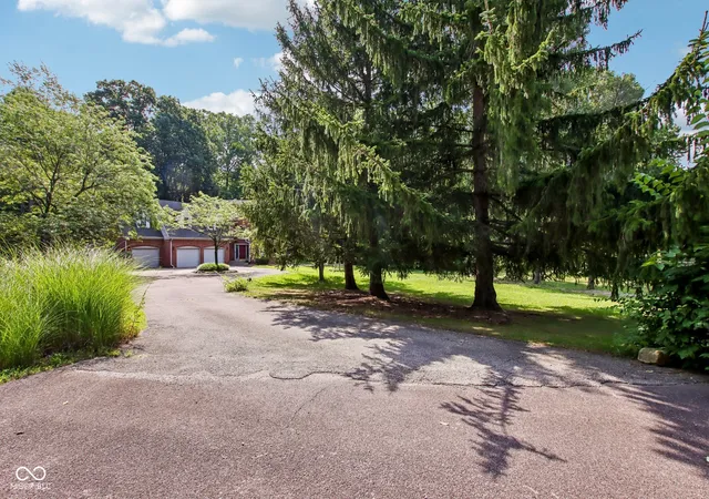 Photo 3 of Single family home for sale at 8819 Shetland Ln, Indianapolis, IN 46278 | MLS# 22116634 | Listing updated on 2026-09-28