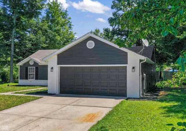 2nd image of 11418 Cherry Lake Cir, Indianapolis, IN 46235 | MLS# 22116636