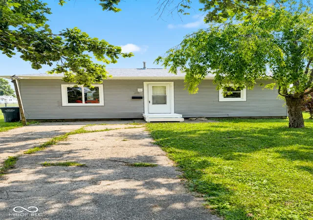 Photo 1 of Single family home for sale at 825 Oak St, Tipton, IN 46072 | MLS# 22116670 | Listing updated on 2026-08-13