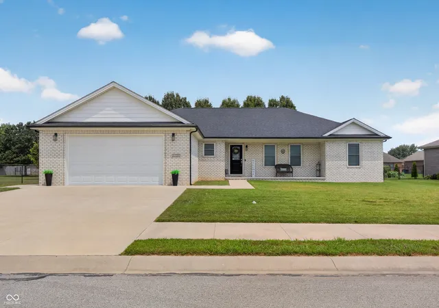 Photo 1 of Single family home for sale at 1723 Bell Frd Dr W, Seymour, IN 47274 | MLS# 22116675 | Listing updated on 2026-08-13