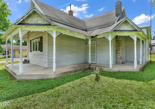 Photo 2 of Single family home for sale at 204 S Lafayette St, Cloverdale, IN 46120 | MLS# 22116677 | Listing updated on 2026-08-25