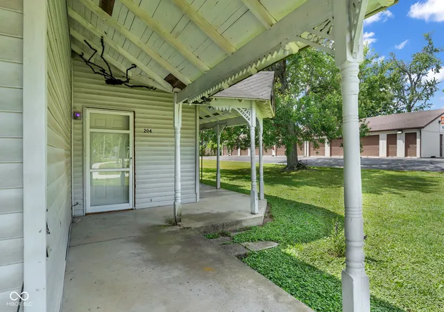 Photo 3 of Single family home for sale at 204 S Lafayette St, Cloverdale, IN 46120 | MLS# 22116677 | Listing updated on 2026-08-25