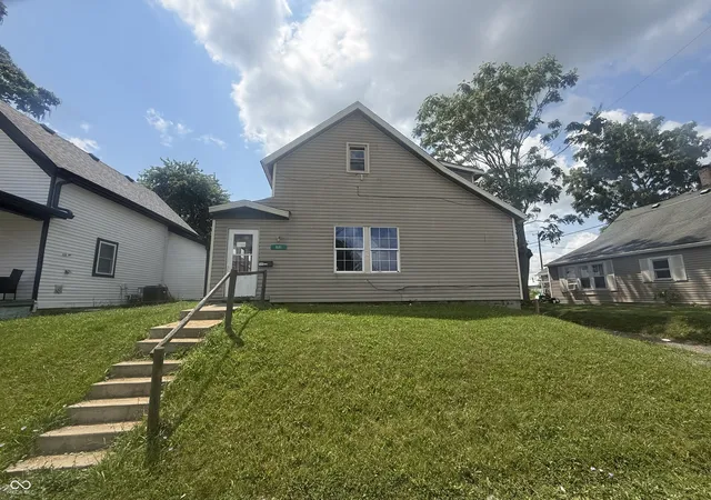 1st image of 1321 S B St, Elwood, IN 46036 | MLS# 22116689