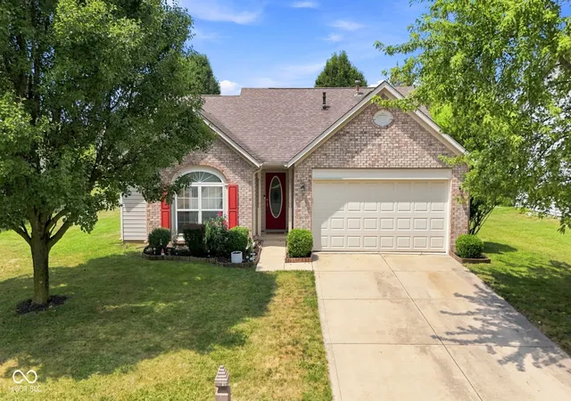 Photo 1 of Single family home for sale at 14058 Meadow Lake Dr, Fishers, IN 46038 | MLS# 22116700 | Listing updated on 2026-09-23