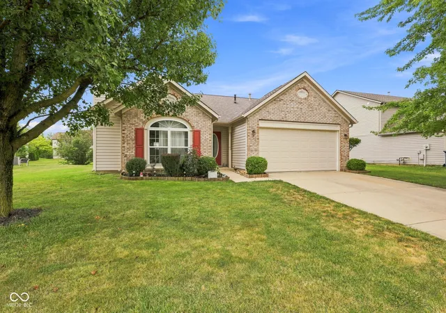 Photo 3 of Single family home for sale at 14058 Meadow Lake Dr, Fishers, IN 46038 | MLS# 22116700 | Listing updated on 2026-09-23