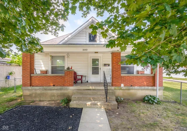 1st image of 300 Hege Ave, Columbus, IN 47201 | MLS# 22116710