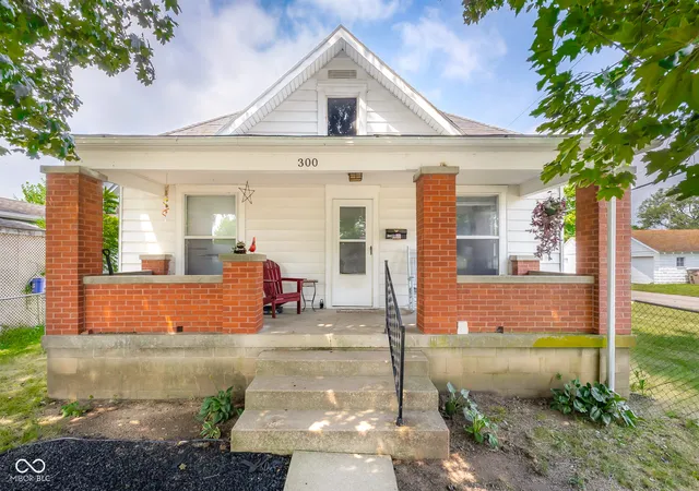 2nd image of 300 Hege Ave, Columbus, IN 47201 | MLS# 22116710