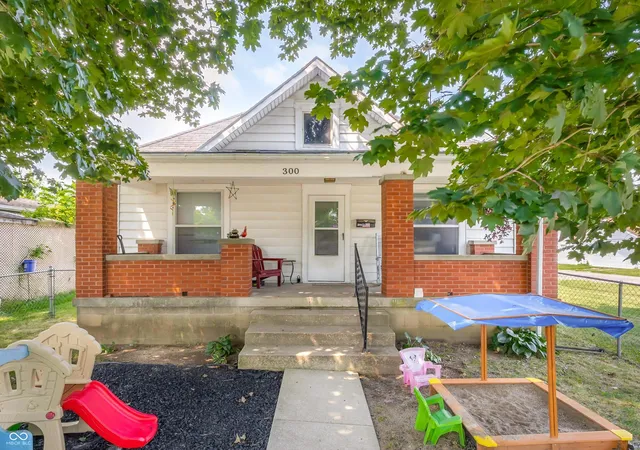 Photo 3 of Single family home for sale at 300 Hege Ave, Columbus, IN 47201 | MLS# 22116710 | Listing updated on 2026-09-23