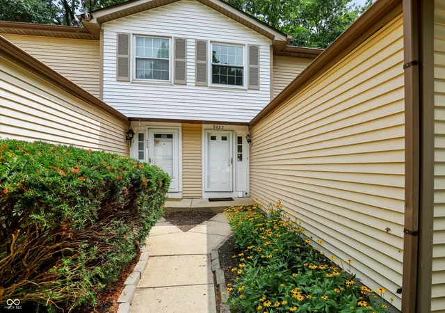 Photo 2 of Sale Pending at 9457 Timber View Dr, Indianapolis, IN 46250 | MLS# 22116727 | Listing updated on 2026-09-04