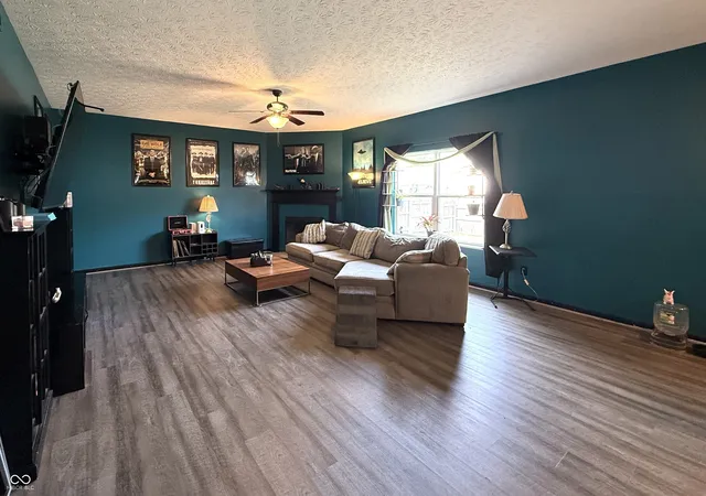 Photo 3 of Single family home for sale at 7528 Pipestone Dr, Indianapolis, IN 46217 | MLS# 22116736 | Listing updated on 2026-09-24