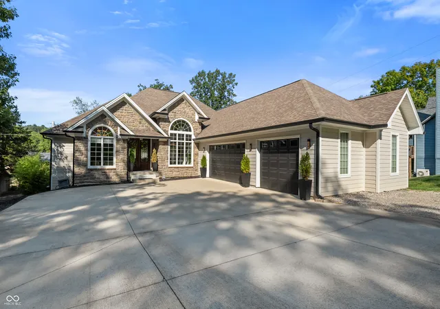 2nd image of 11911 W Grandview Dr, Columbus, IN 47201 | MLS# 22116740