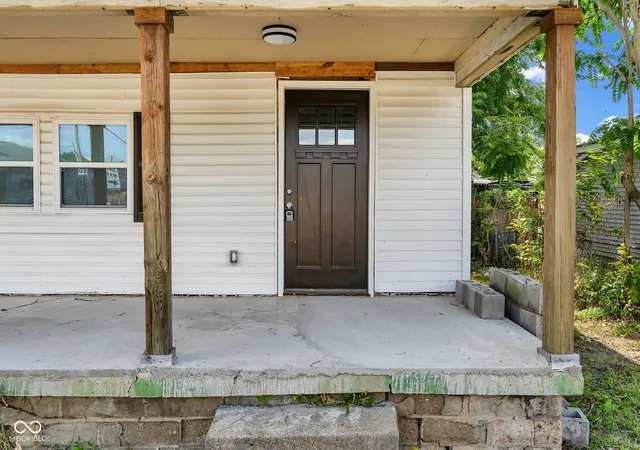 Photo 3 of Single family home for sale at 2519 Jackson St, Anderson, IN 46016 | MLS# 22116763 | Listing updated on 2026-08-27