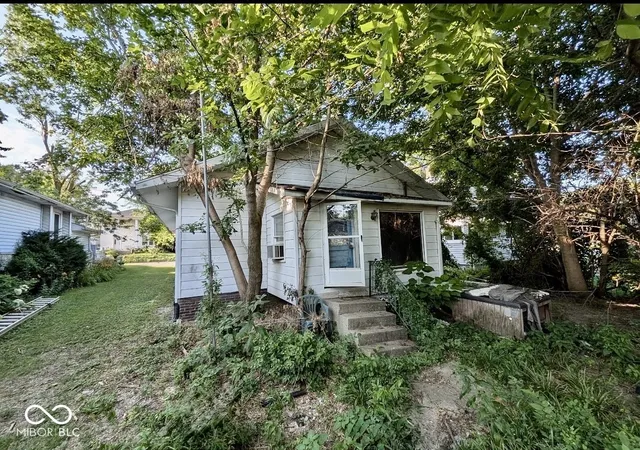 Photo 3 of Sale Pending at 913 W Superior St, Kokomo, IN 46901 | MLS# 22116767 | Listing updated on 2026-08-25