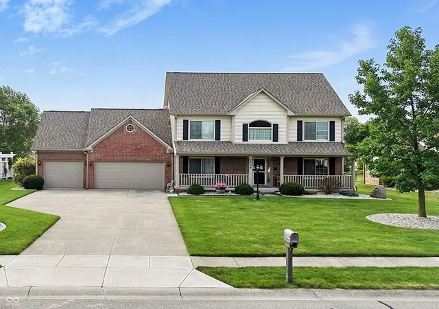 2nd image of 4009 S Loganberry Ct, New Palestine, IN 46163 | MLS# 22116770