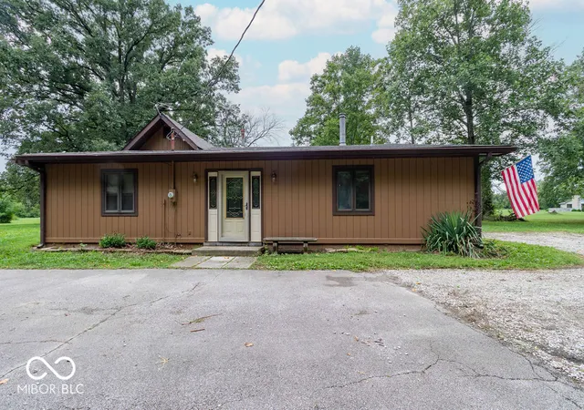 Photo 3 of Single family home for sale at 6741 Camby Rd, Indianapolis, IN 46221 | MLS# 22116785 | Listing updated on 2026-09-30